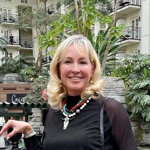 Meet your Posher, Cynthia